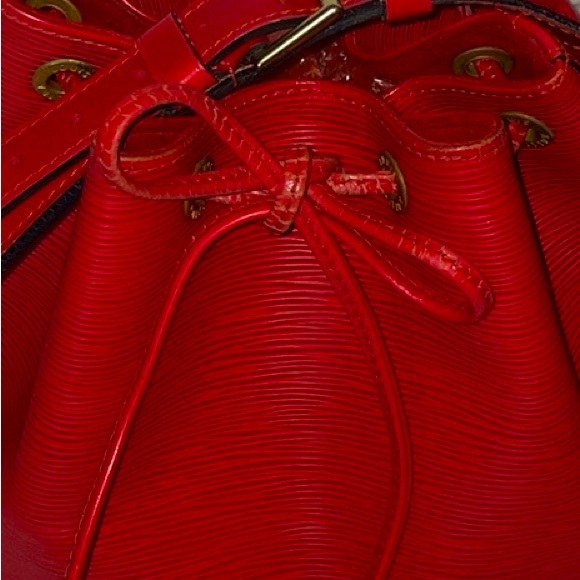 Louis Vuitton NoΓ© Epi Leather Drawstring Bucket Shoulder Bag Purse in Red AR1915 - Picture 4 of 17